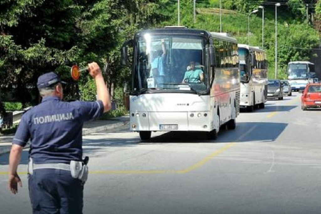Stamatović autobusima krenuo na Beograd