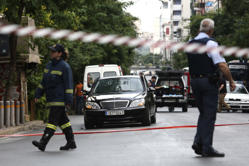 Bivši grčki premijer povređen u eksploziji automobila