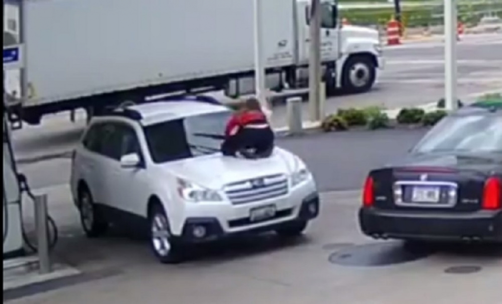 Devojka sprečila lopove da joj uzmu automobil