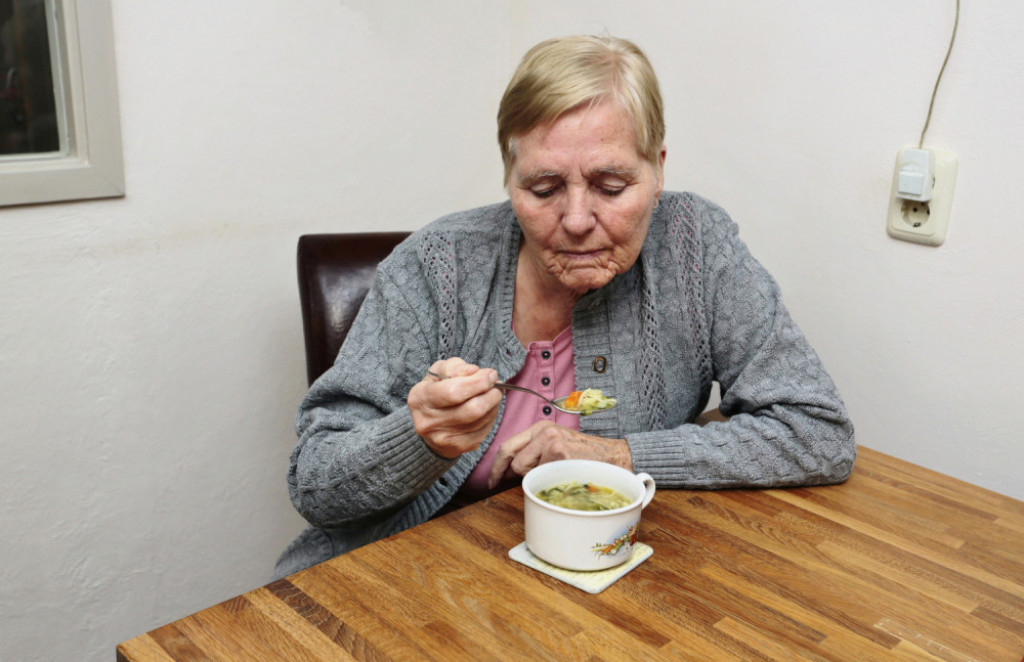 Penzionerka hrana siromaštvo supa čorba