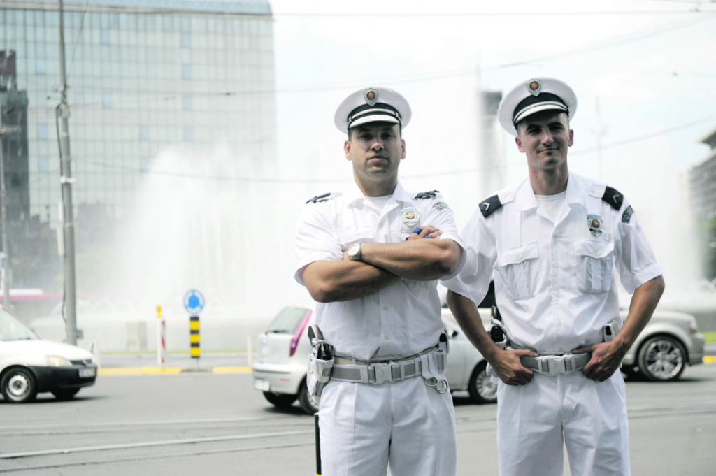 Saobraćajci u beloj uniformi