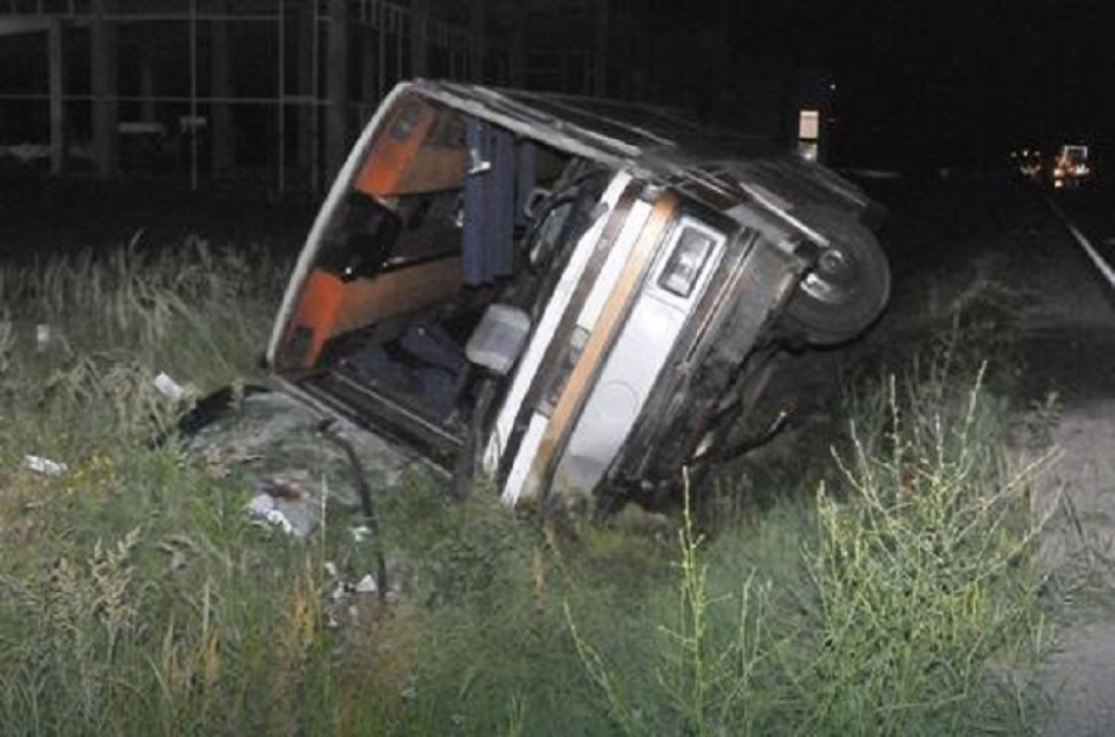 Autobus se prevrnuo na putu Kraljevo-Čačak