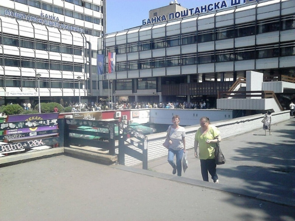 Ljudi evakuisani iz zgrade