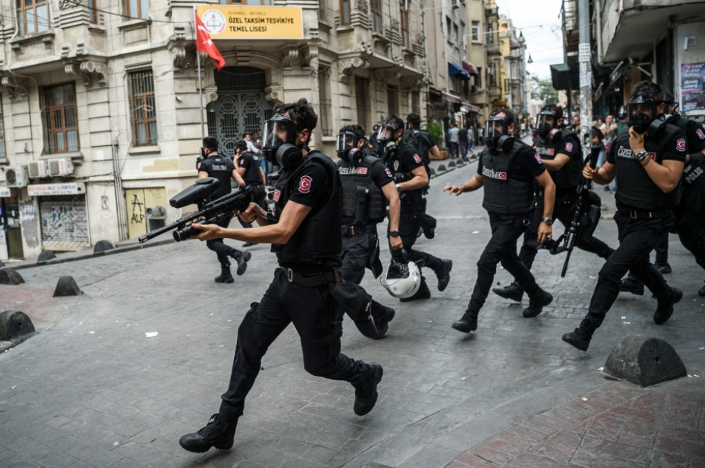 Policija gumenim mecima razbila Paradu ponosa u Istanbulu