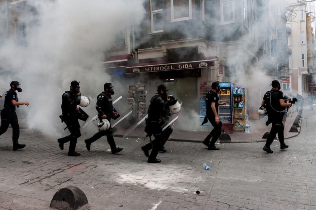 Policija gumenim mecima razbila Paradu ponosa u Istanbulu