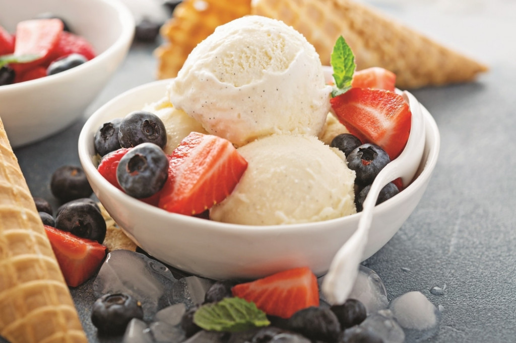 Sladoled od vanile sa voćem