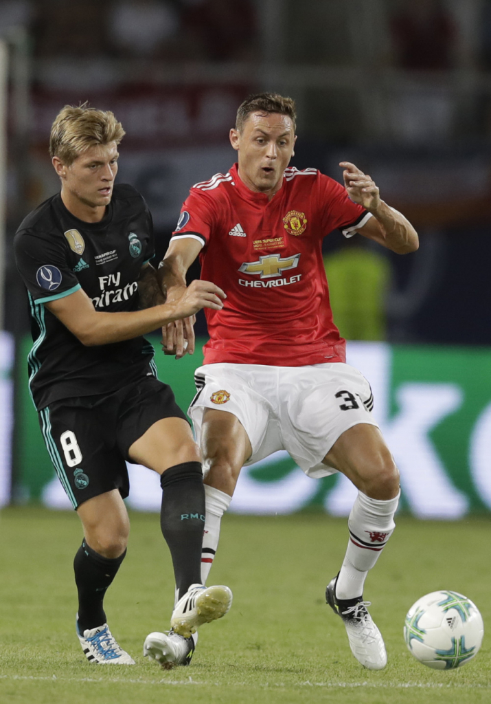 Nemanja Matić u duelu sa Tonijem Krosom