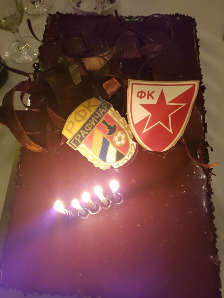 Grafičar počastio goste predivnom tortom