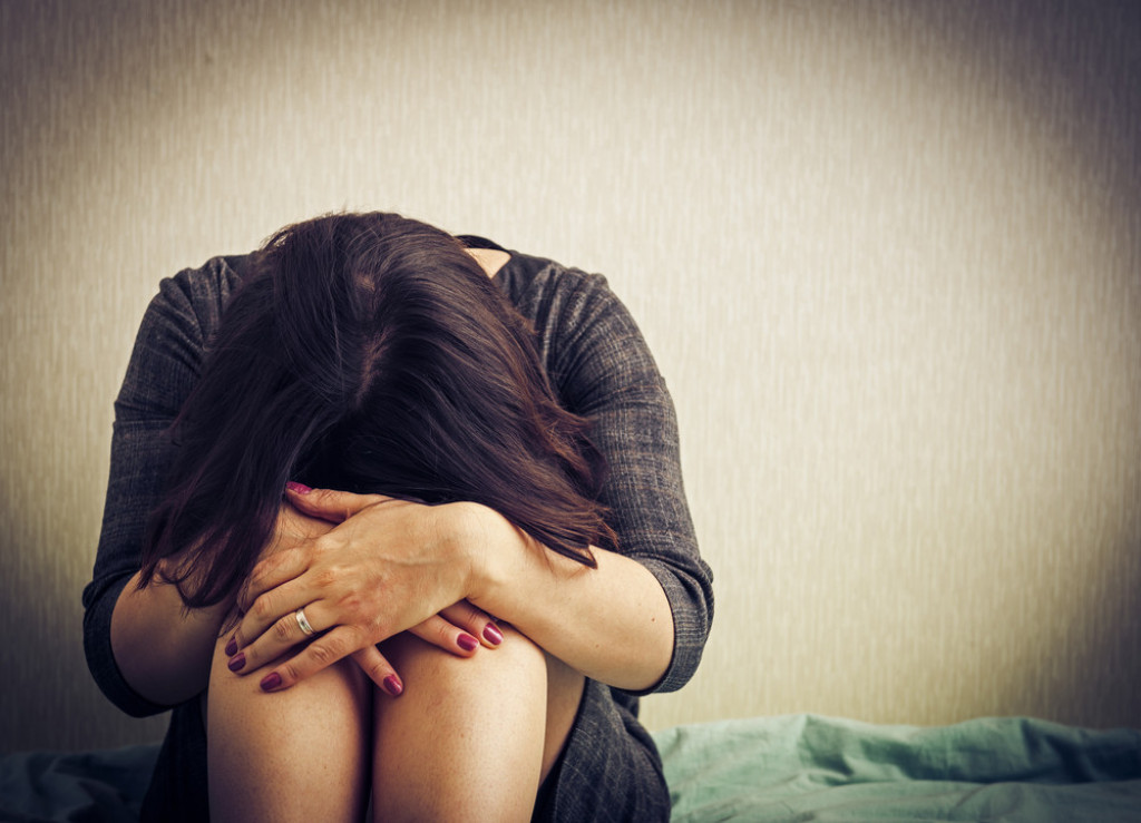 Žena plač tužna stres plakanje tragedija