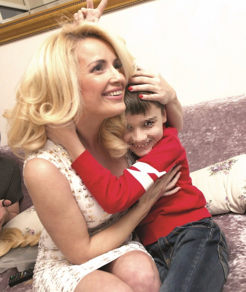 Maja Nikolić sa sinom