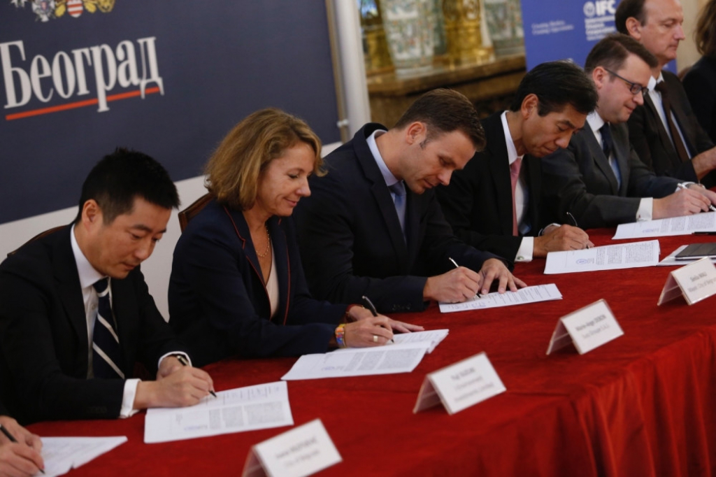 Siniša Mali potpisivanje ugovora