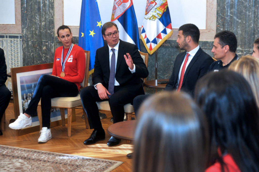 Predsednik Srbije sa zlatnim odbojkašicama