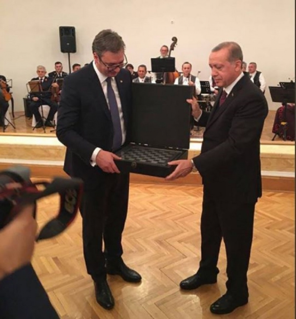 Vučić dobio poklone od Erdogana