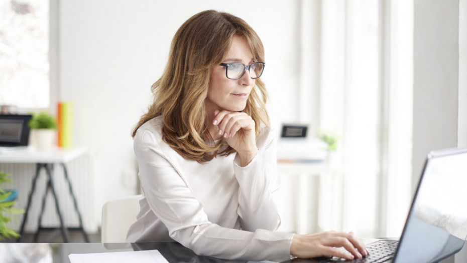 Posao žena biznis laptop razgovor sastanak