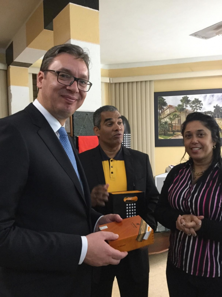 Vučić u poseti Fabrici cigara Kohiba