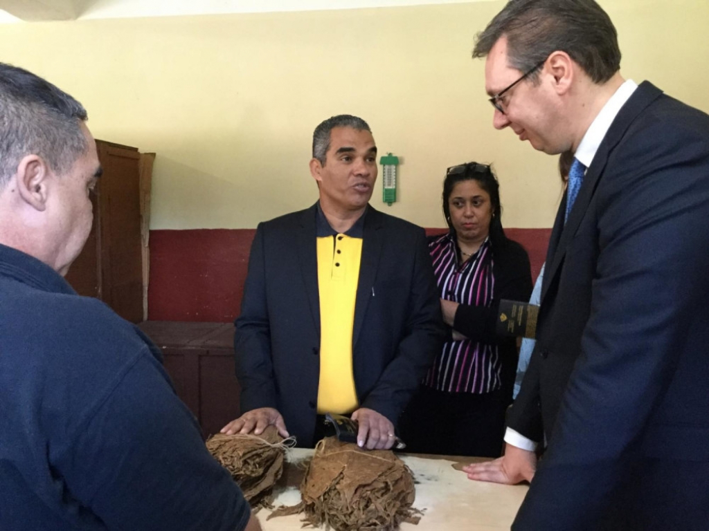 Vučić u poseti Fabrici cigara Kohiba