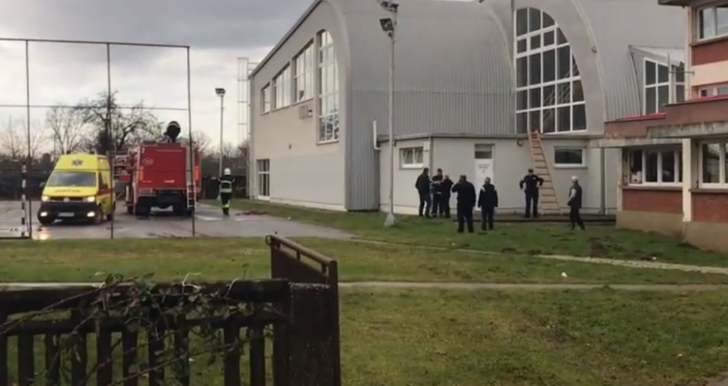 Dečak pao sa krova škole