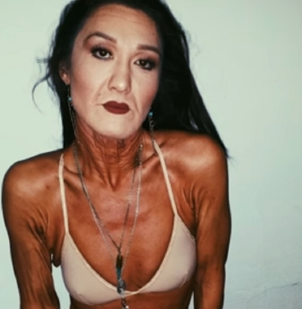 Sara izgleda kao da ima 80 godina