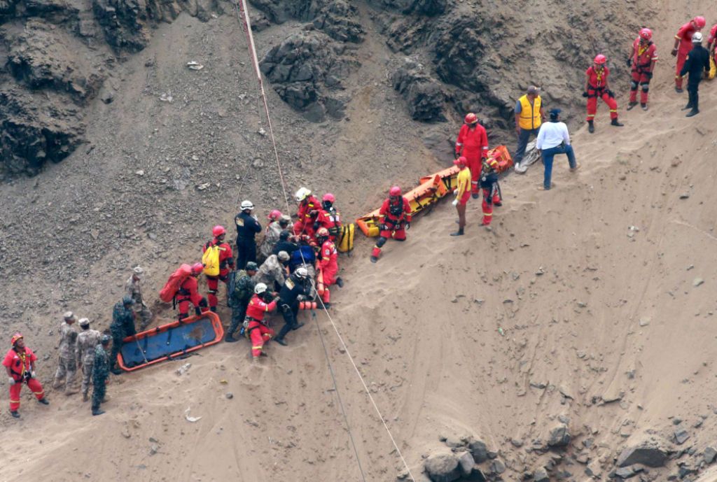 Peru nesreća litica