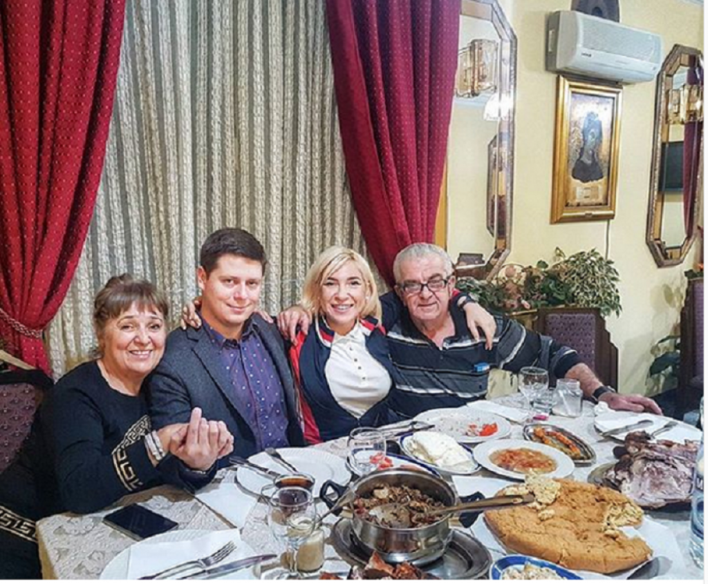 Jovana Jeremić sa porodicom