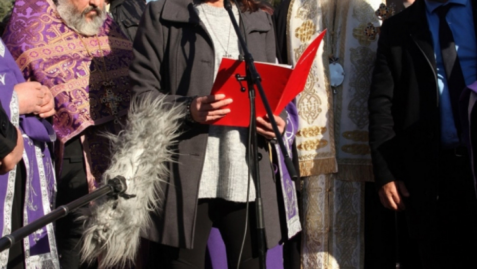 Tanja Petrović drži govor na sahrani Olivera Ivanovića