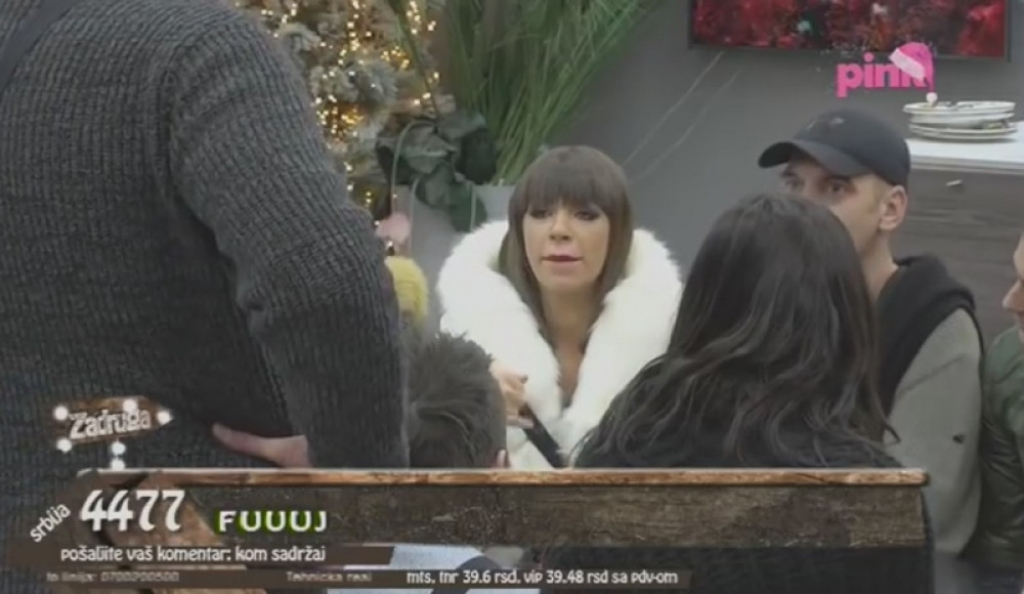 Miljana u beloj krznenoj jakni