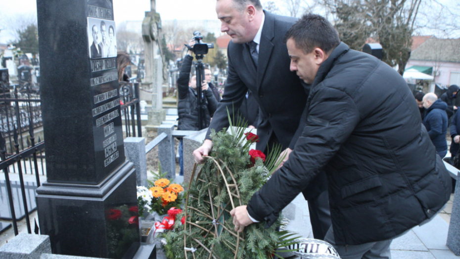 Aleksandar Antić položio cveće na grob Branka Pešića