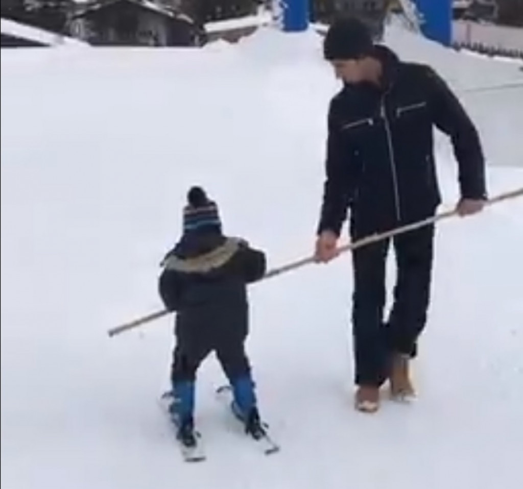 Nole uči Stefana da skija
