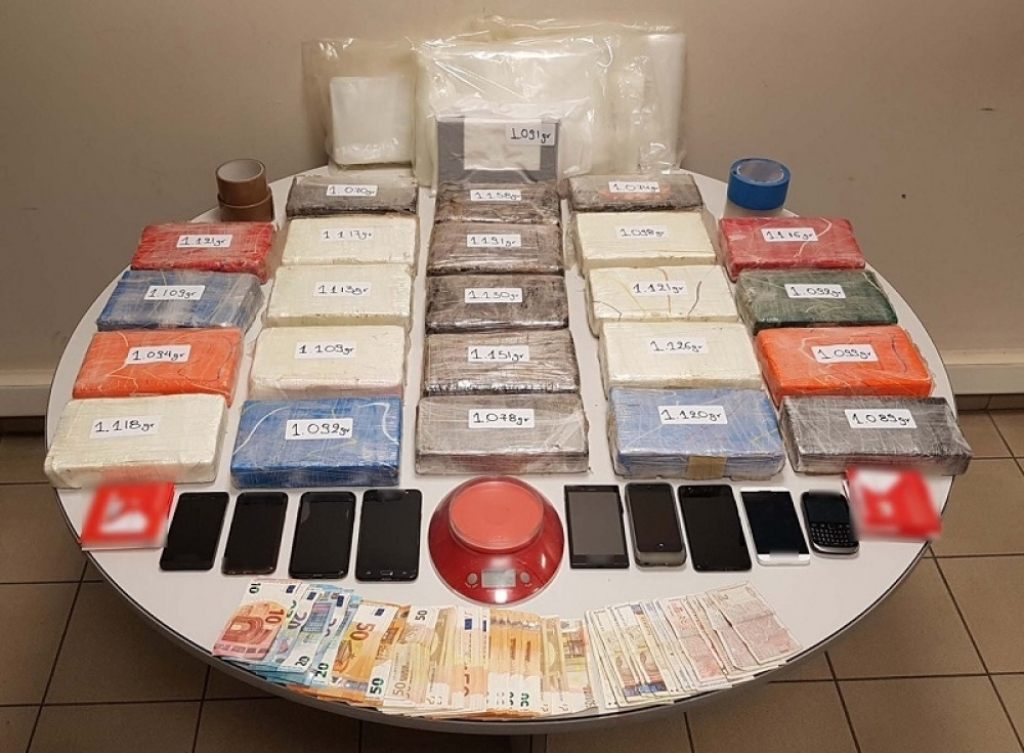 Pronađeno oko 26 kilograma kokaina u torbi
