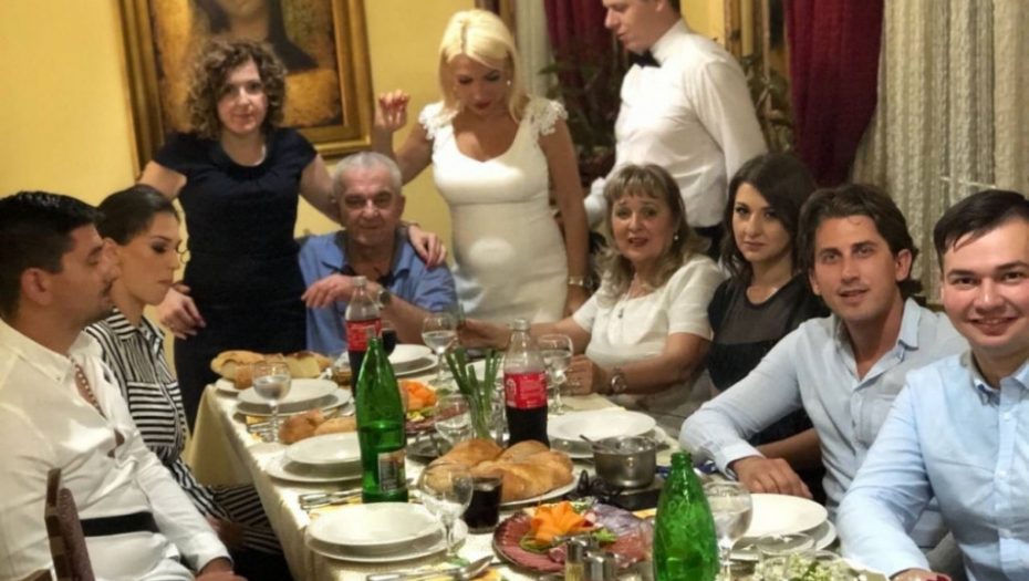 Jovana Jeremić sa porodicom