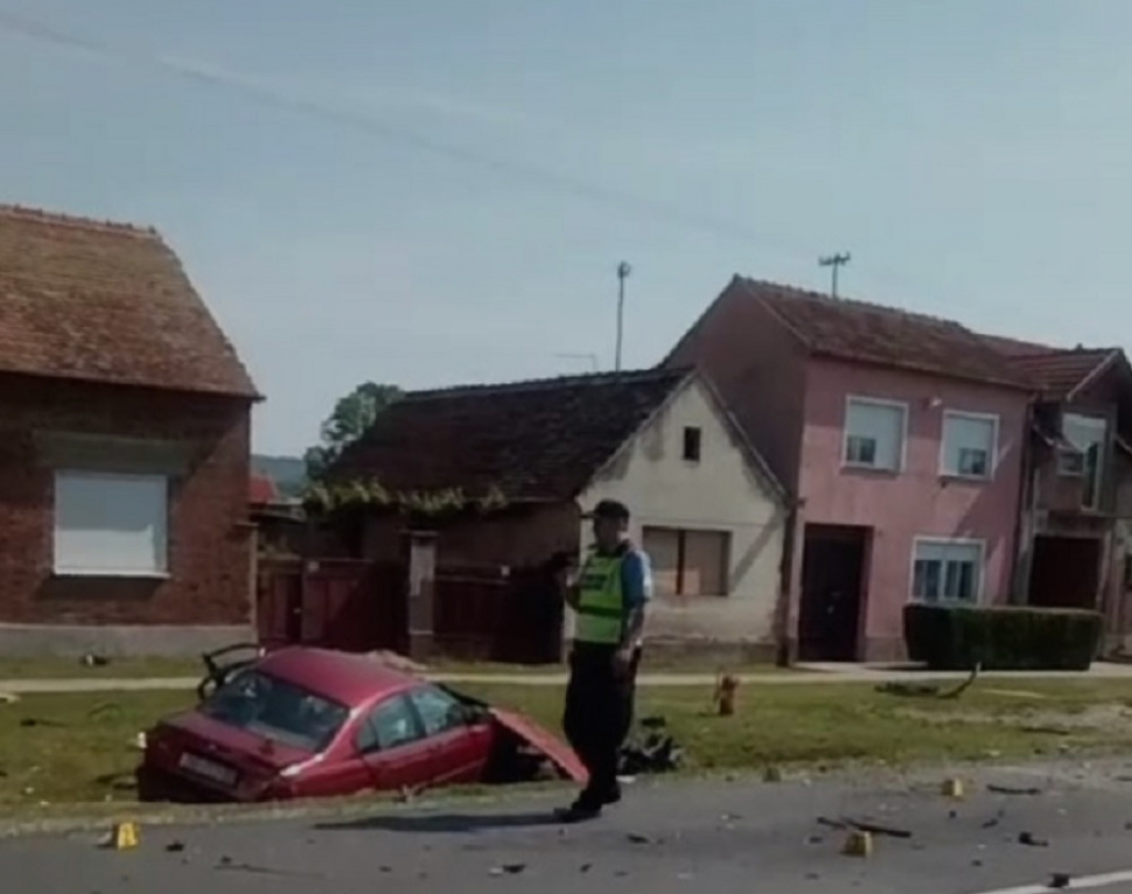Automobilska nesreća kod Slavonskog Broda