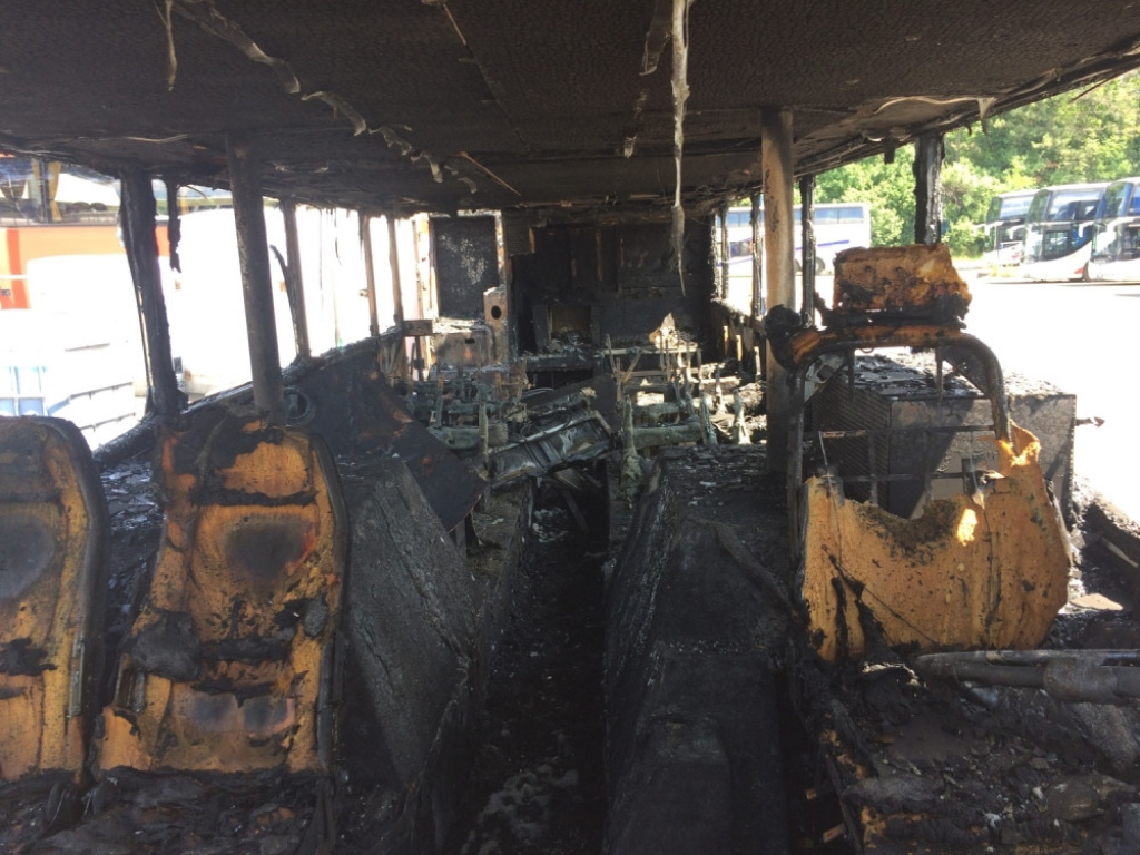 Zapaljeni autobus FK Crvena zvezda