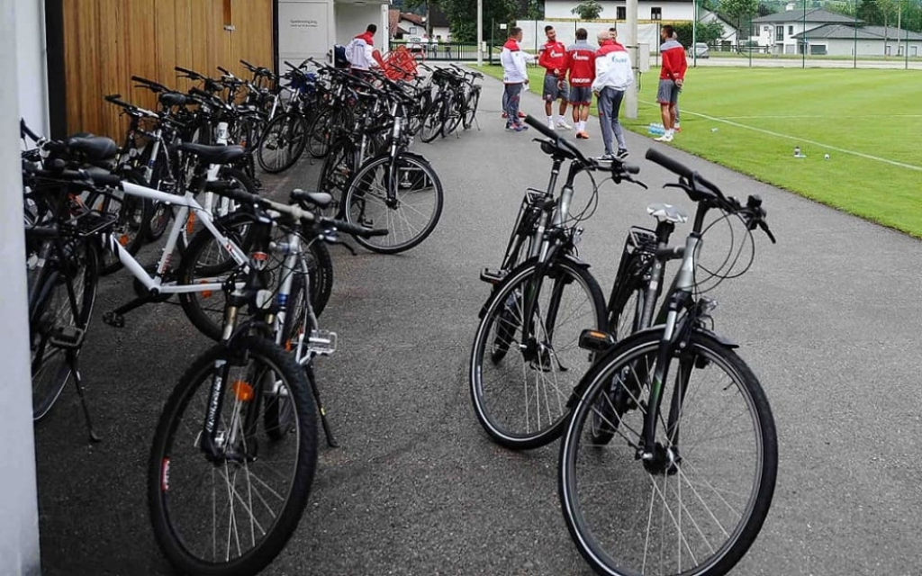 Ovim biciklima fudbaleri Zvezde su stigli na trening