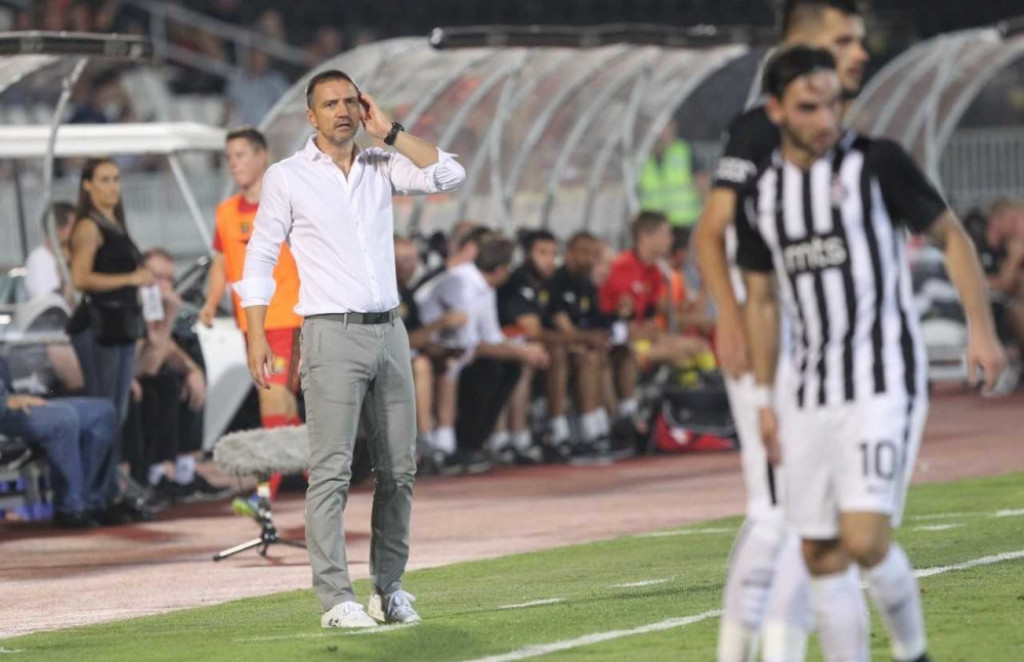 Bata Mirković na meču sa Nordsjelandom u Humskoj