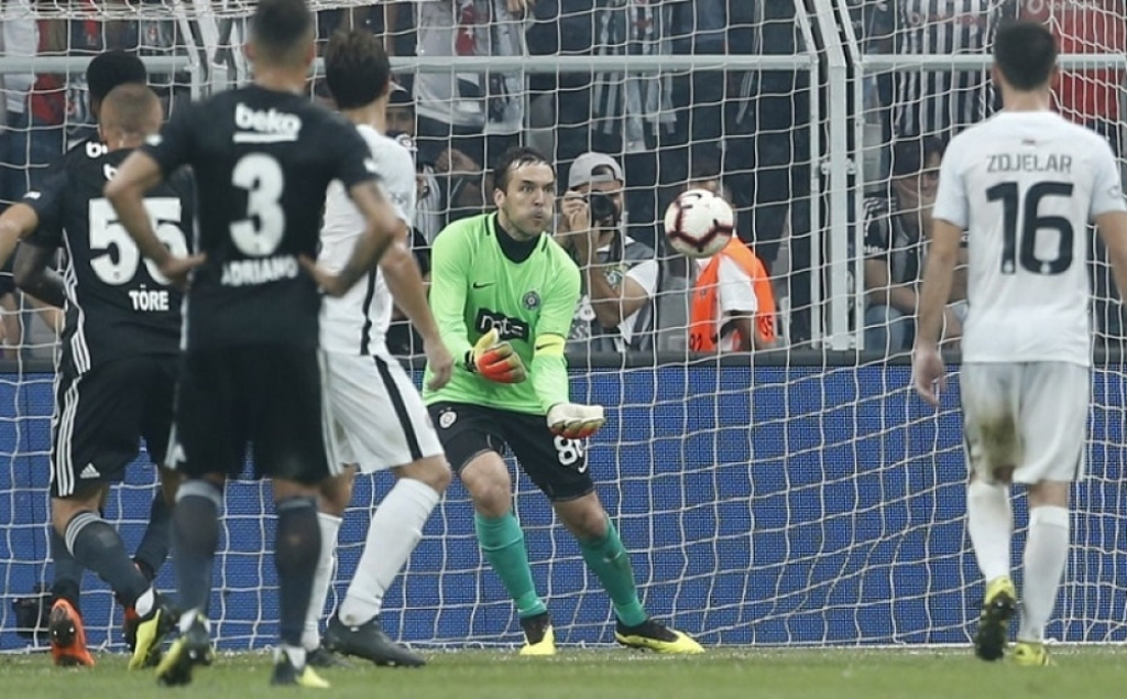 Golman Partizana Vladimir Stojković na meču sa Bešiktašom