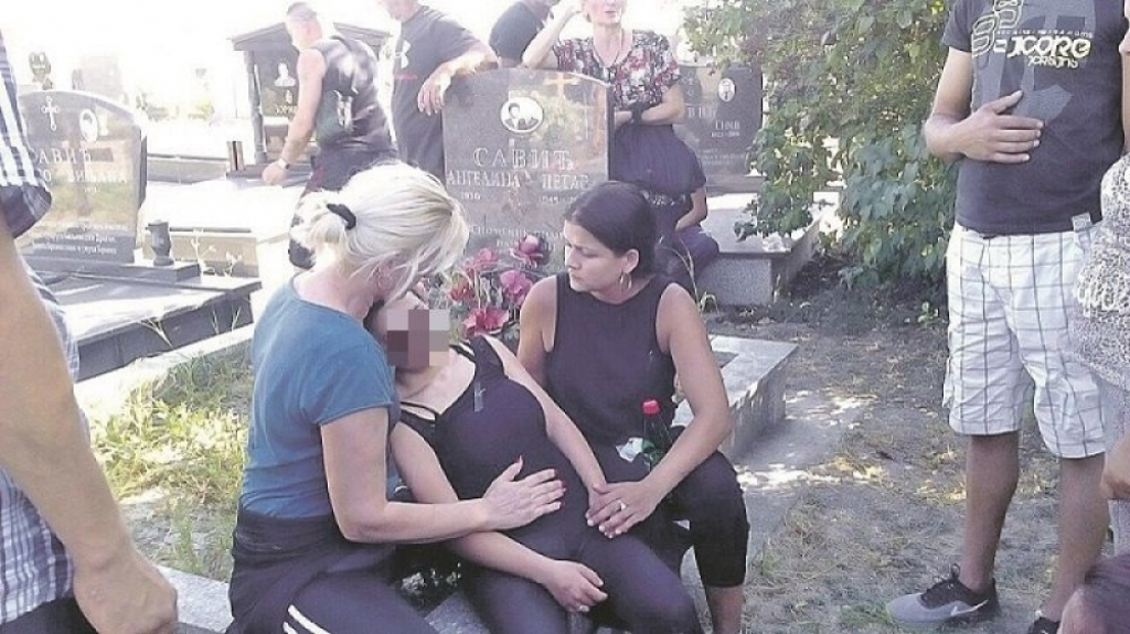 Dragana nije izdržala na nogama do kraja sahrane