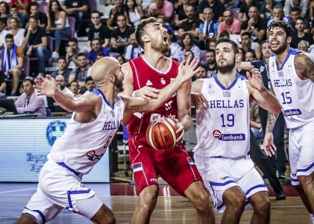 Nikola Milutinov na utakmici protiv Gr;ke na Kritu