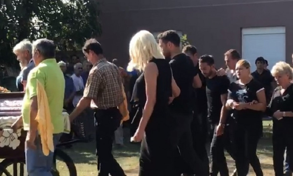 Jelena Karleuša na sahrani