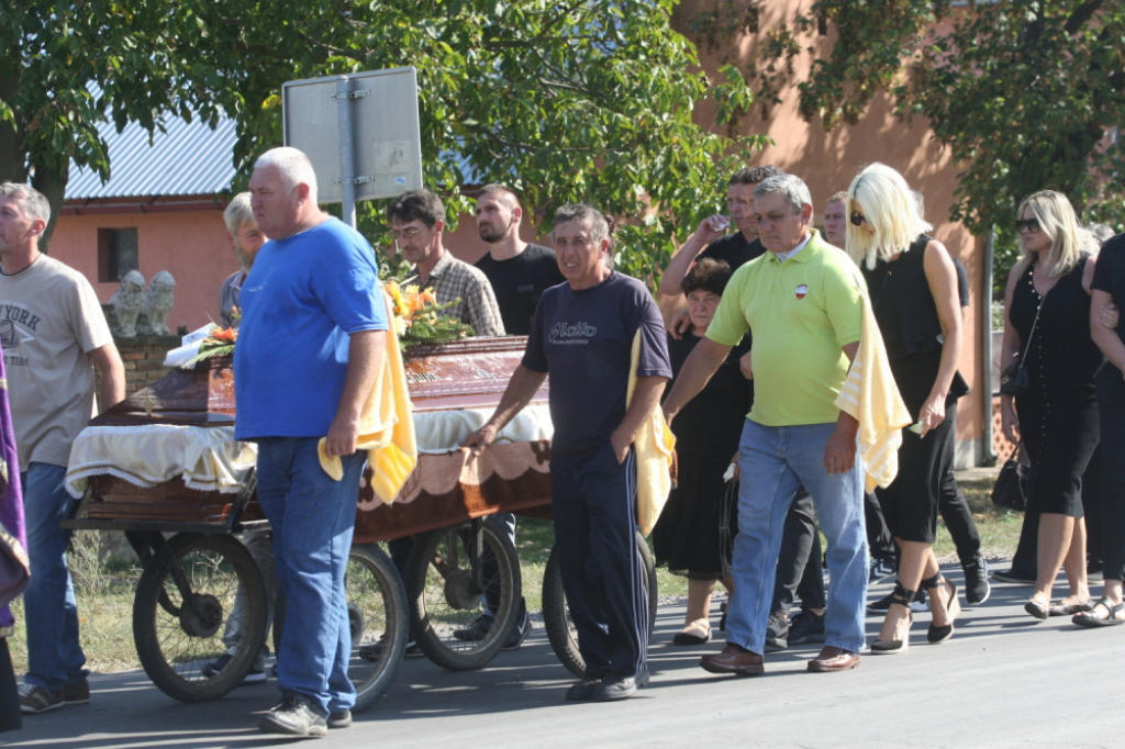 Jelena Karleuša na sahrani