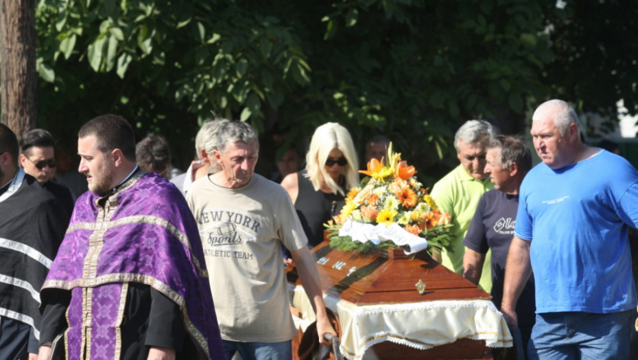 Duško Tošić i Jelena Karleuša na sahrani
