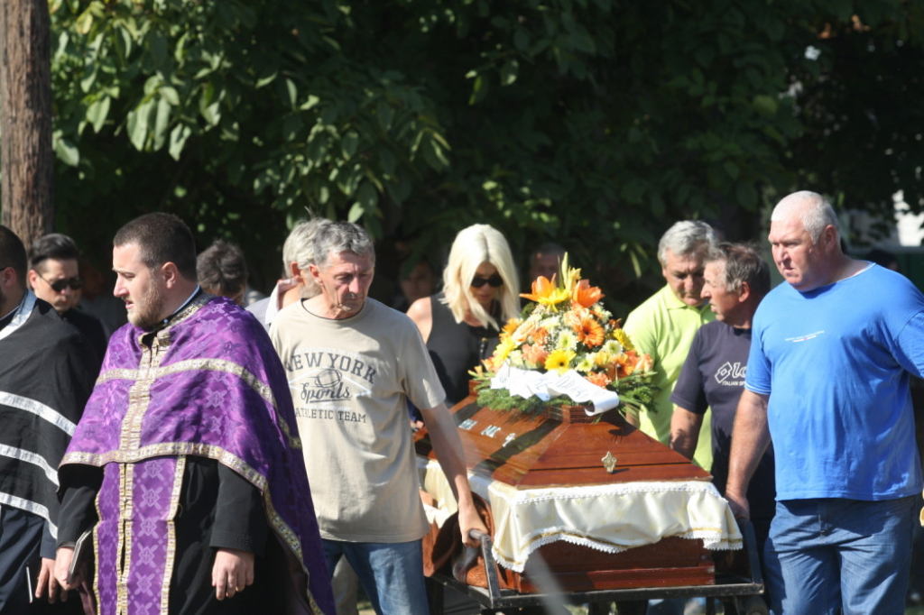 Duško Tošić i Jelena Karleuša na sahrani