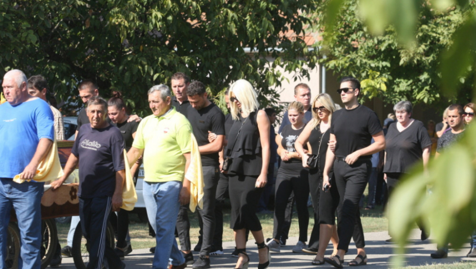 Duško Tošić i Jelena Karleuša na sahrani