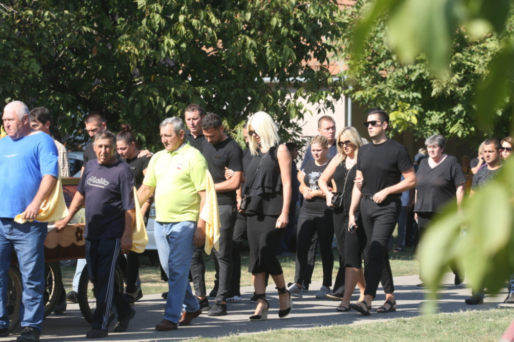 Duško Tošić i Jelena Karleuša na sahrani