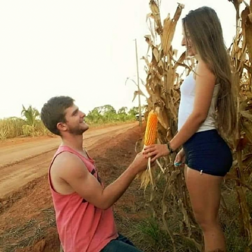 Ljubav na seoski način, prosidba kukuruzom