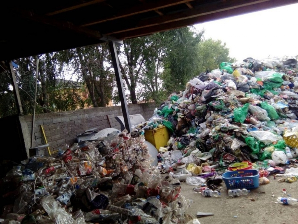 Deponija u šanbačkom naselju