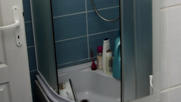 NEPRIJATNI MIRISI I VODA KOJA NE OTIČE Evo najboljeg načina za čišćenje odvoda u kupatilu: Zgrozićete se kada vidite šta se krije unutra!