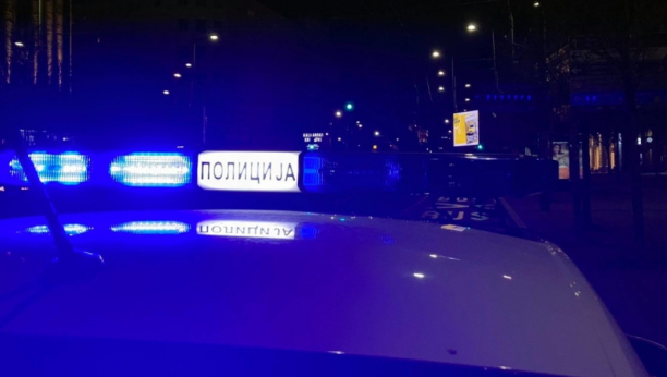 ŽENA PRETI DA ĆE SKOČITI SA SPRATA HOTELA Drama u Novom Sadu: Policija pregovara sa njom!
