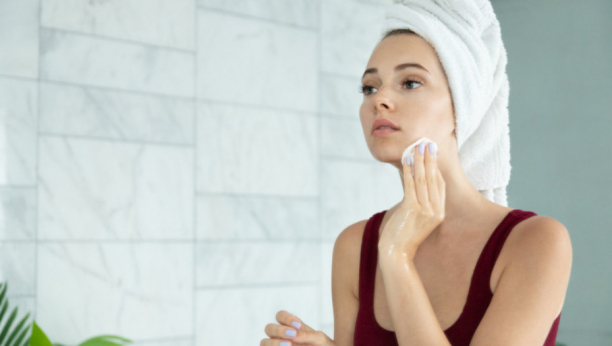 Lako do blistavog tena: Napravite sami prirodan tonik za čišćenje lica