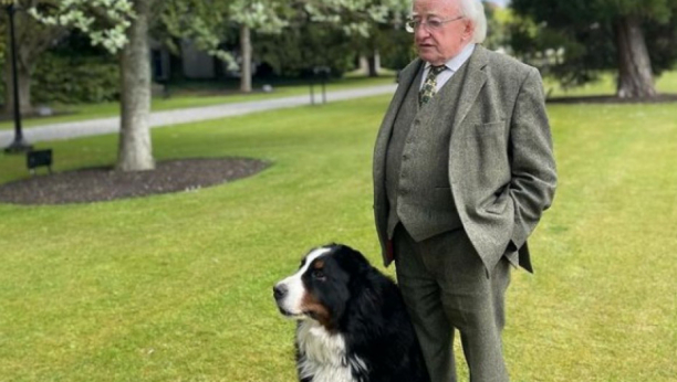 DOBITNA KOMBINACIJA: Irski predsednik i njegov pas "osvojili" Internet! (VIDEO)