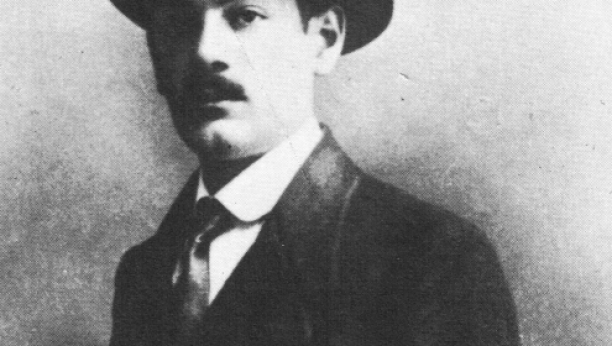 NA DANAŠNJI DAN 1892. Rođen je slavni srpski pesnik, kritičar i vojnik, koji je autor "Plave grobnice"